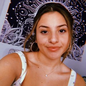 Meet your Posher, Ester